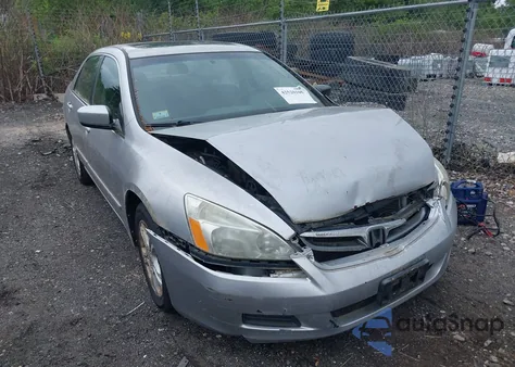 2006 Honda Accord 2.4 Ex z USA, uszkodzony, nr VIN 1HGCM56736A185832